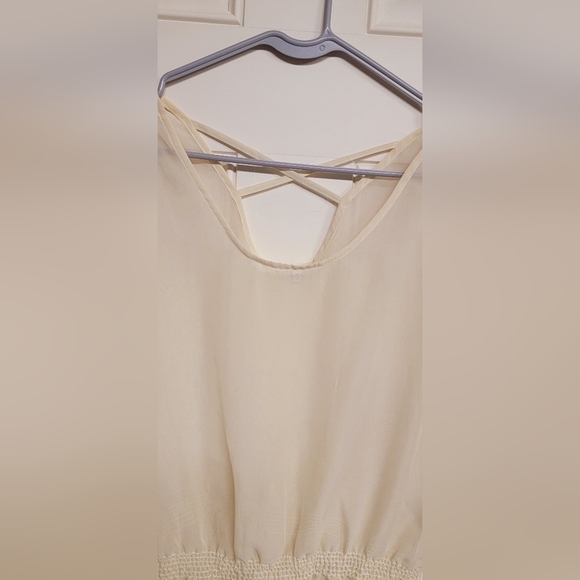 Women's Size Small,  Sleeveless 100% Lightweight Cream/Shear Polyester Top. ✨️✨️ - Picture 5 of 8
